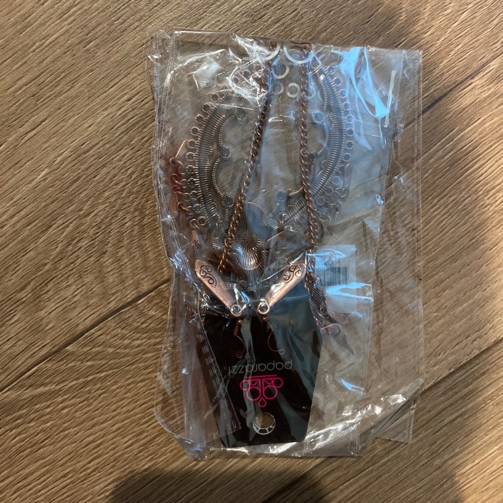 Paparazzi “Rogue Vogue Copper Necklace” - Picture 5 of 5